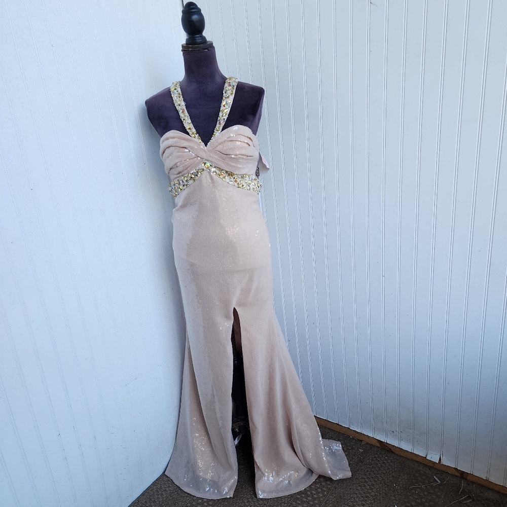 NWT La Femme GiGi 17595 Prom Dress Nude Beige Sequin Beaded Halter Sz 2